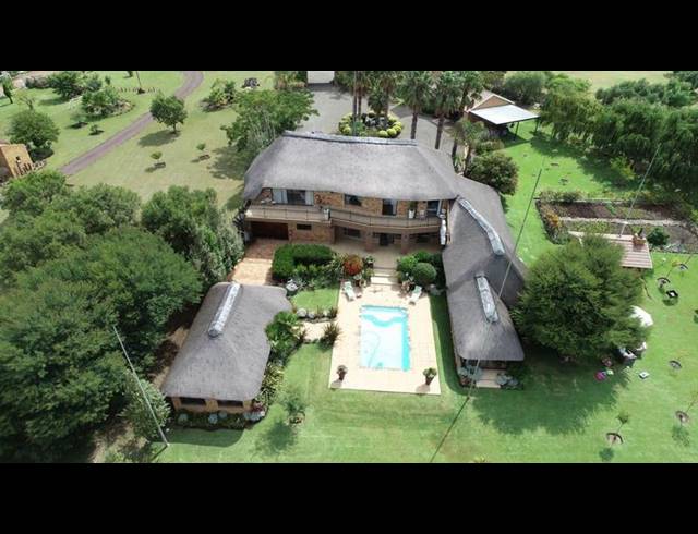 5 BEDROOM HOUSE FOR SALE IN ORANJEVILLE